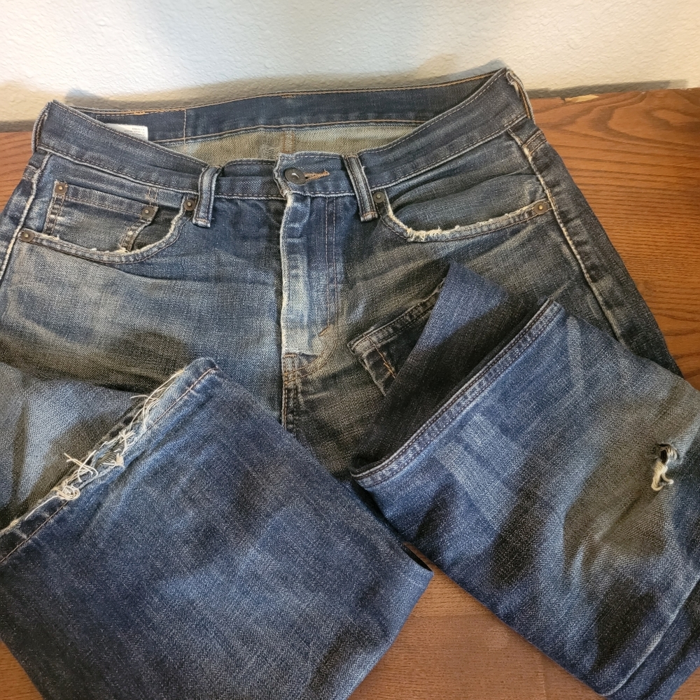 505 Levis Distressed Jeans 30x32 dark wash